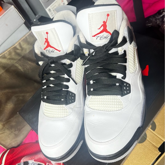 Air Jordan 4 Cement - Picture 4 of 4